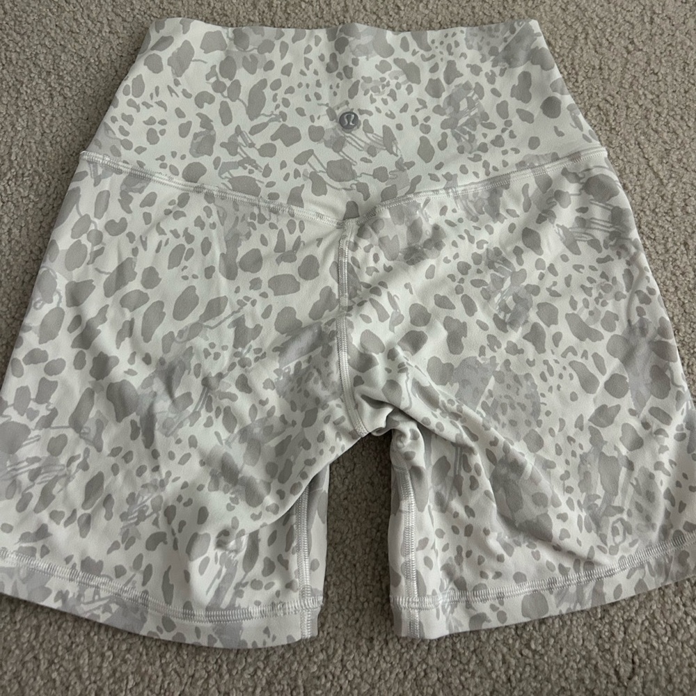 Lulu bike shorts size 6